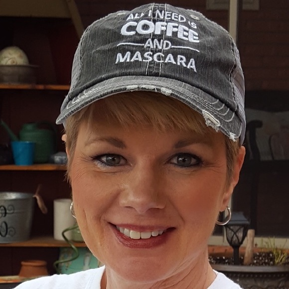 Meet your Posher, Laura - Picture 1 of 1